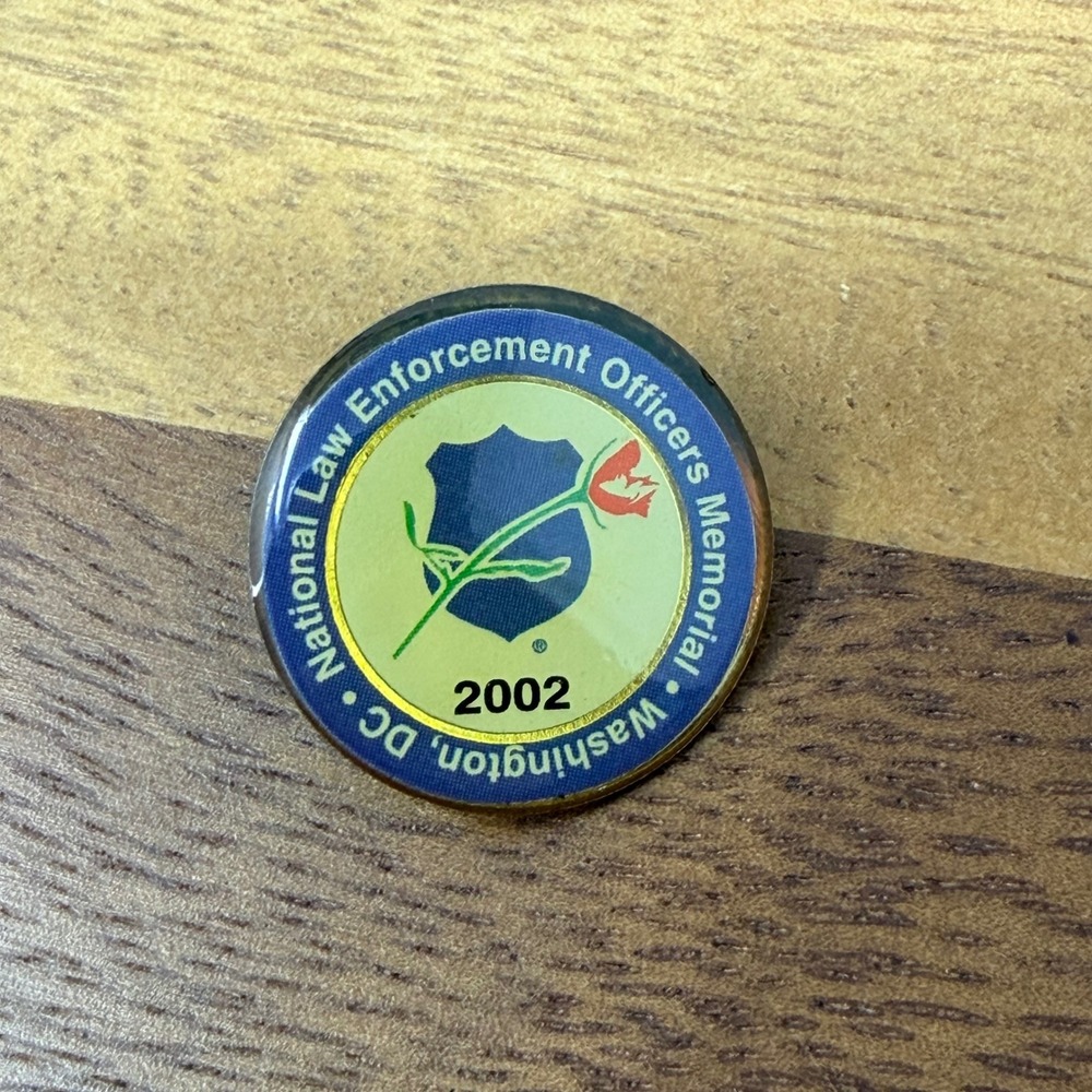 National Law Enforcement Officers Memorial 2002 Washington DC Lapel Pin Badge
